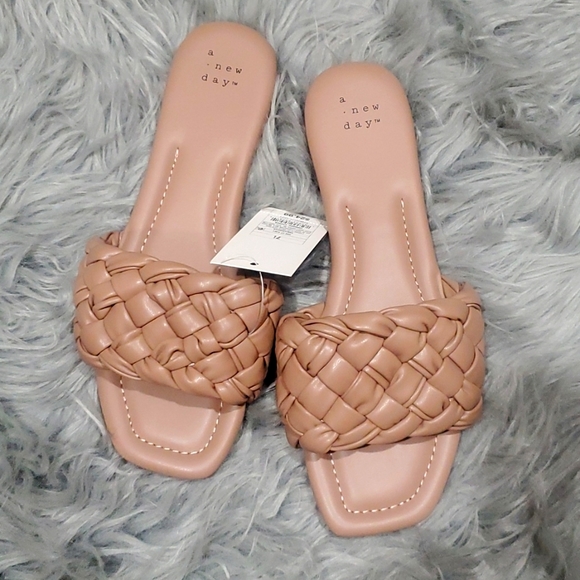A.new day taupe slides NWT!!🤎🤍🤎🤍